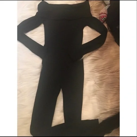 Forever 21 black off the shoulder jumpsuit - Picture 2 of 6